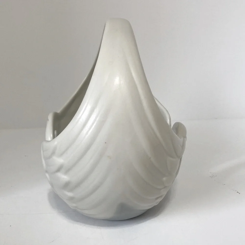 Vintage 1980s FITZ and FLOYD White Swan Handled Basket Bowl Porcelain Japan